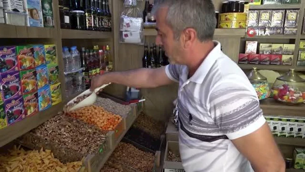 Havalar soğudu, gripten korunmak isteyen vatandaşlar aktarların yolunu tuttu